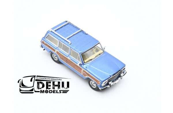 Camioneta a Escala 1/64 Jeep Wagoneer Azul Metálico - Café, CBP-043 596 Model - Imagen 2