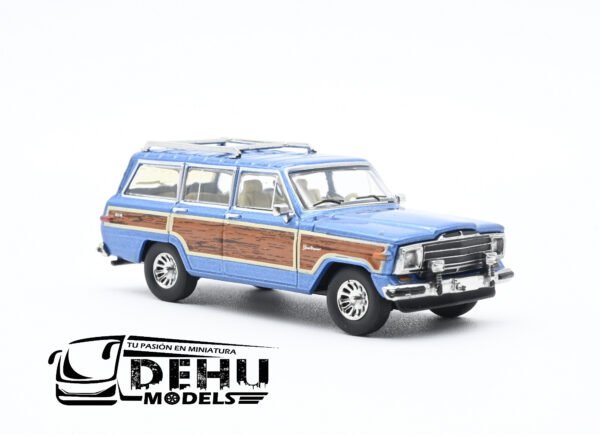 Camioneta a Escala 1/64 Jeep Wagoneer Azul Metálico - Café, CBP-043 596 Model - Imagen 3