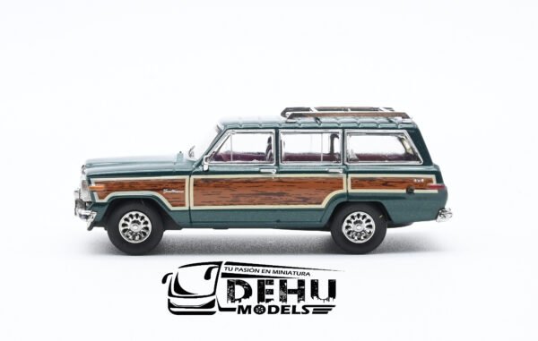 Camioneta a Escala 1/64 Jeep Wagoneer Verde Metálico - Café, CBP-044 596 Model - Imagen 7