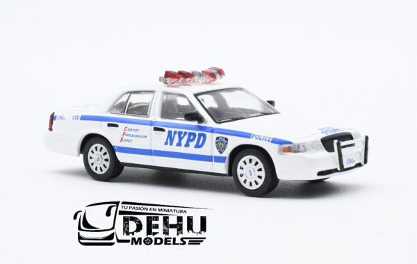 Auto a Escala 1/64 Ford Crown Victoria New York City, New York Police NYPD Blanco - Azul, CBP-046 596 Model - Imagen 3