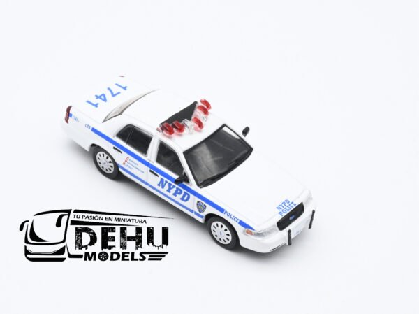 Auto a Escala 1/64 Ford Crown Victoria New York City, New York Police NYPD Blanco - Azul, CBP-046 596 Model - Imagen 2