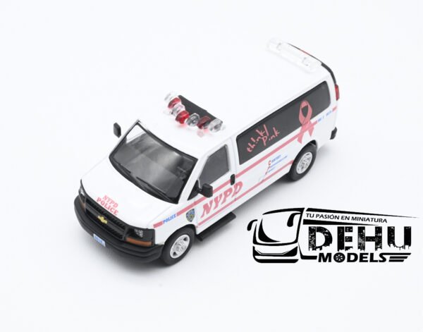 Camioneta a Escala 1/64 Chevrolet Van Express New York City, New York Police NYPD Think Pink Blanco - Rosa, CBP-047 596 Model - Imagen 9