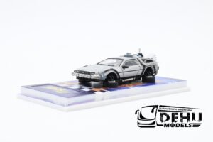 Auto a Escala 1/64 DMC Delorean Motor Company Volver al Futuro ll (Back to the Future ll) Flotante Gris, DMCBTTFFLllMJ MJ Model