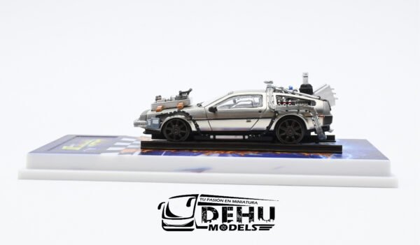 Auto a Escala 1/64 DMC Delorean Motor Company Volver al Futuro lll (Back to the Future lll) Rieles Gris, DMCBTTFRlllMJ MJ Models - Imagen 7