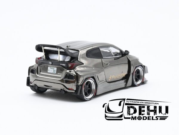 Auto a Escala 1/64 Toyota Pandem GR Yaris Chrome Edition Cromo, PR64-0055 Pop Race - Imagen 5
