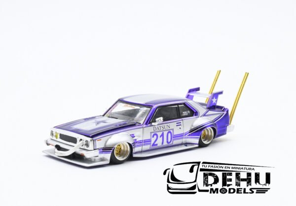 Auto a Escala 1/64 Skyline C210 Kaido Racer Bosozoku Style Morado - Gris, PR64-0107 Pop Race - Imagen 10
