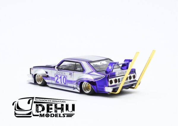 Auto a Escala 1/64 Skyline C210 Kaido Racer Bosozoku Style Morado - Gris, PR64-0107 Pop Race - Imagen 8