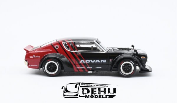 Auto a Escala 1/64 Skyline KPGC110 Kenmeri ADVAN Negro - Rojo, PR64-0199 Pop Race - Imagen 4