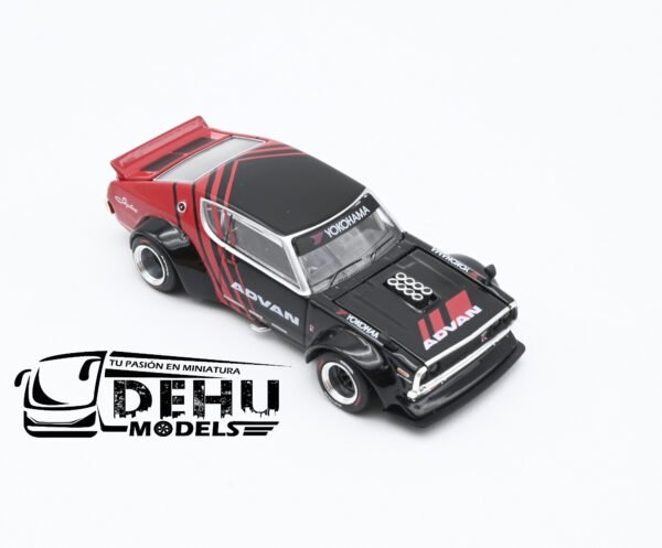 Auto a Escala 1/64 Skyline KPGC110 Kenmeri ADVAN Negro - Rojo, PR64-0199 Pop Race - Imagen 2