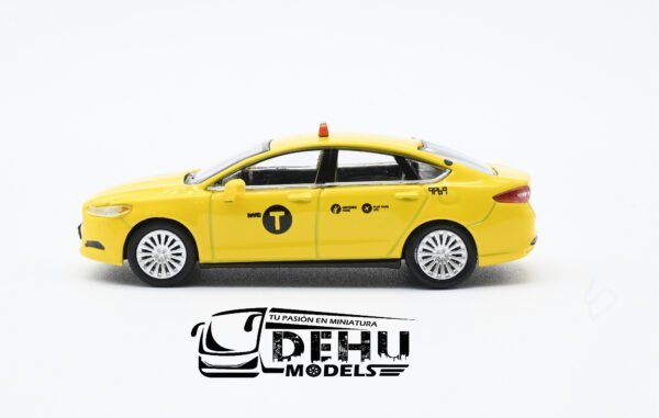 Auto a Escala 1/64 Ford Fusion New York City Taxy Amarillo, CBP-055 596 Model - Imagen 7