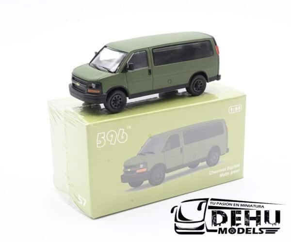 Camionta a Escala 1/64 Chevrolet Express Verde Mate - Negro, CBP-057 596 Model - Imagen 10