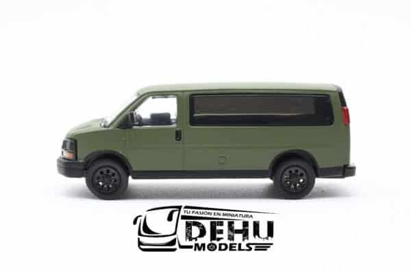 Camionta a Escala 1/64 Chevrolet Express Verde Mate - Negro, CBP-057 596 Model - Imagen 7