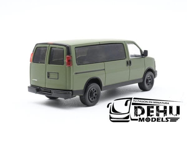 Camionta a Escala 1/64 Chevrolet Express Verde Mate - Negro, CBP-057 596 Model - Imagen 5