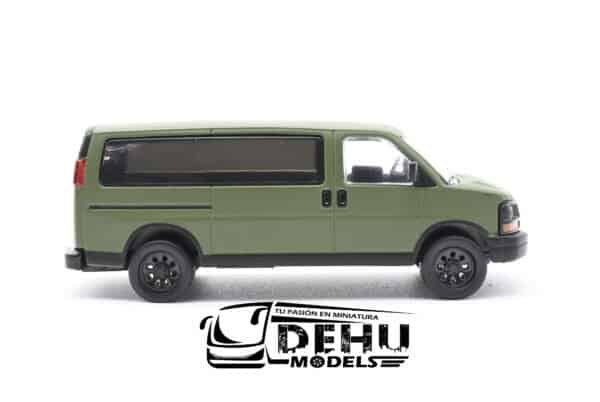 Camionta a Escala 1/64 Chevrolet Express Verde Mate - Negro, CBP-057 596 Model - Imagen 4