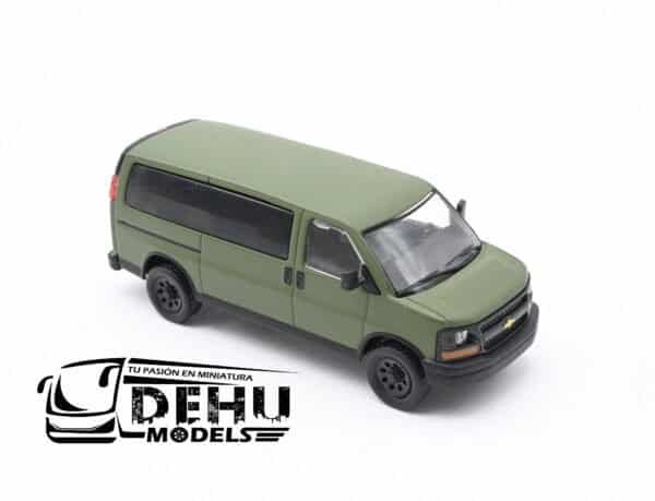 Camionta a Escala 1/64 Chevrolet Express Verde Mate - Negro, CBP-057 596 Model - Imagen 2