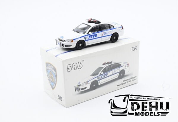 Auto a Escala 1/64 Chevrolet Impala New York City NY Police Blanco - Azul, CBP-059 596 Model - Imagen 10