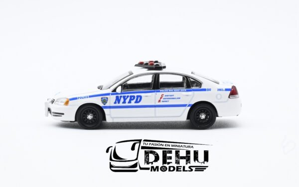 Auto a Escala 1/64 Chevrolet Impala New York City NY Police Blanco - Azul, CBP-059 596 Model - Imagen 7