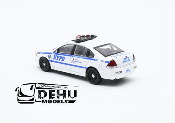 Auto a Escala 1/64 Chevrolet Impala New York City NY Police Blanco - Azul, CBP-059 596 Model - Imagen 6
