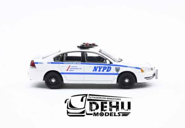 Auto a Escala 1/64 Chevrolet Impala New York City NY Police Blanco - Azul, CBP-059 596 Model - Imagen 4