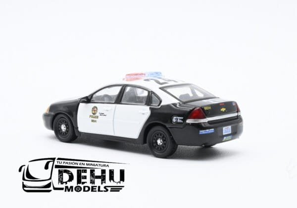 Auto a Escala 1/64 Chevrolet Impala Los Angeles, California Police Negro - Blanco, CBP-060 596 Model - Imagen 6