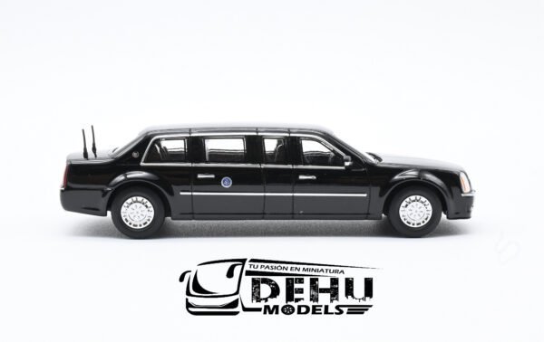 Auto a Escala 1/64 Cadillac Beast "La Bestia" Limusina Presidencial USA 2 Negro, CBP-061 596 Model - Imagen 4