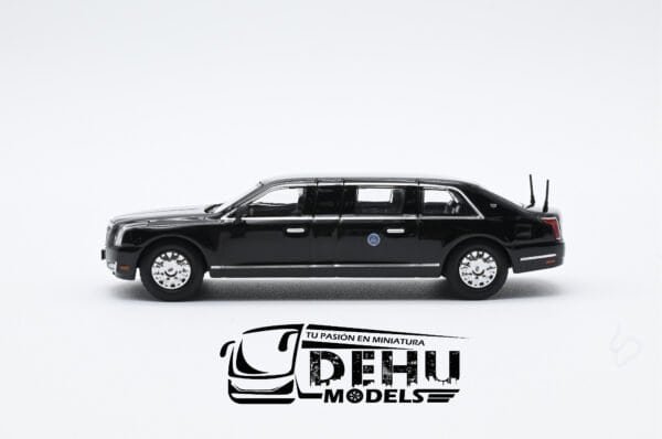 Auto a Escala 1/64 Cadillac Beast "La Bestia" Limusina Presidencial USA 3 Negro, CBP-062 596 Model - Imagen 7