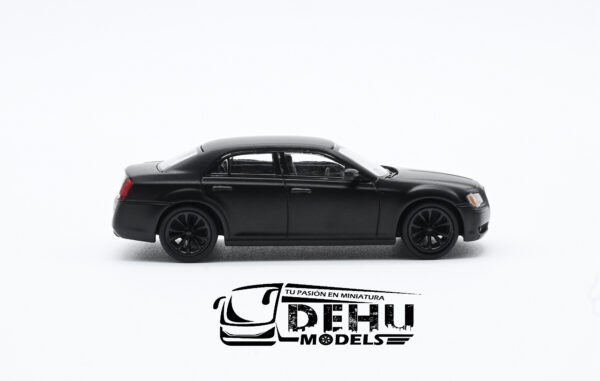 Auto a Escala 1/64 Chrysler 300c Negro Mate, CBP-064 596 Model - Imagen 4