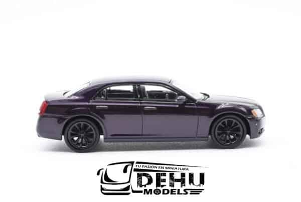 Auto a Escala 1/64 Chrysler 300c Morado Metalico - Negro, CBP-065 596 Model - Imagen 4