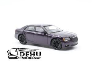 Auto a Escala 1/64 Chrysler 300c Morado Metalico - Negro, CBP-065 596 Model