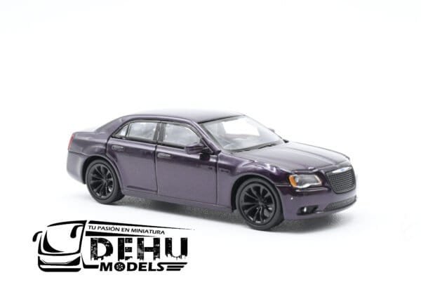 Auto a Escala 1/64 Chrysler 300c Morado Metalico - Negro, CBP-065 596 Model