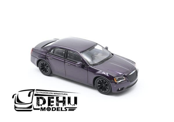 Auto a Escala 1/64 Chrysler 300c Morado Metalico - Negro, CBP-065 596 Model - Imagen 2