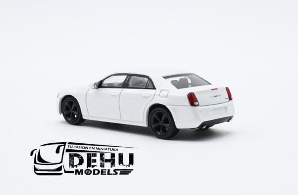 Auto a Escala 1/64 Chrysler 300c Pearlescent White Blanco - Negro, CBP-066 596 Model - Imagen 6