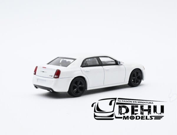 Auto a Escala 1/64 Chrysler 300c Pearlescent White Blanco - Negro, CBP-066 596 Model - Imagen 5