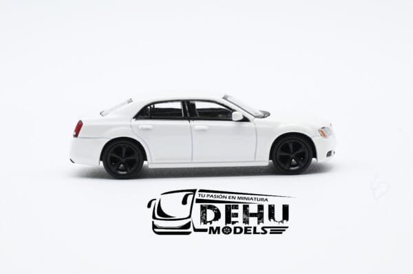 Auto a Escala 1/64 Chrysler 300c Pearlescent White Blanco - Negro, CBP-066 596 Model - Imagen 4