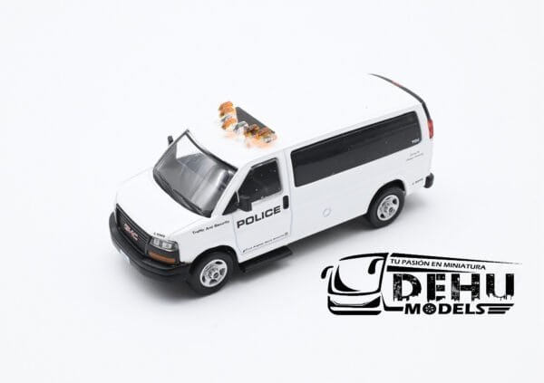Camioneta a Escala 1/64 GMC SAVANA Los Angeles Airport Police Division Blanco - Negro, CBP-070 596 Model - Imagen 9