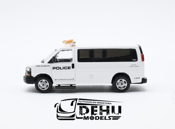 Camioneta a Escala 1/64 GMC SAVANA Los Angeles Airport Police Division Blanco - Negro, CBP-070 596 Model - Imagen 7