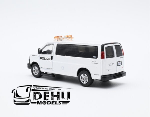 Camioneta a Escala 1/64 GMC SAVANA Los Angeles Airport Police Division Blanco - Negro, CBP-070 596 Model - Imagen 6