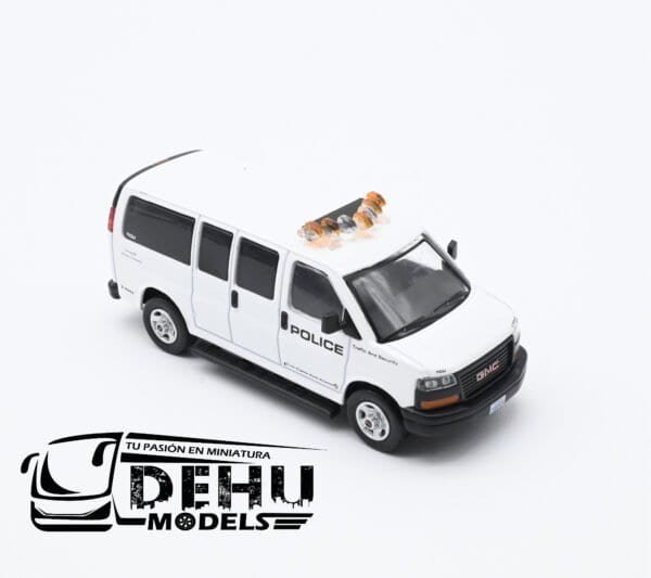 Camioneta a Escala 1/64 GMC SAVANA Los Angeles Airport Police Division Blanco - Negro, CBP-070 596 Model - Imagen 2