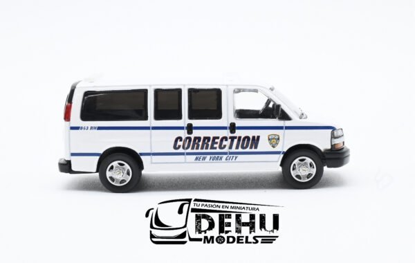 Camioneta a Escala 1/64 Chevrolet Express NYC Department of Corrections Blanco - Azul, CBP-071 596 Model - Imagen 4