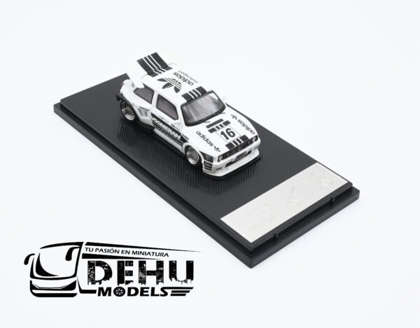Auto a Escala 1/64 Volkswagen Golf MK2 Adidas Motorsport Blanco - Negro, VWGMK2ADMS Liberty64 - Imagen 2