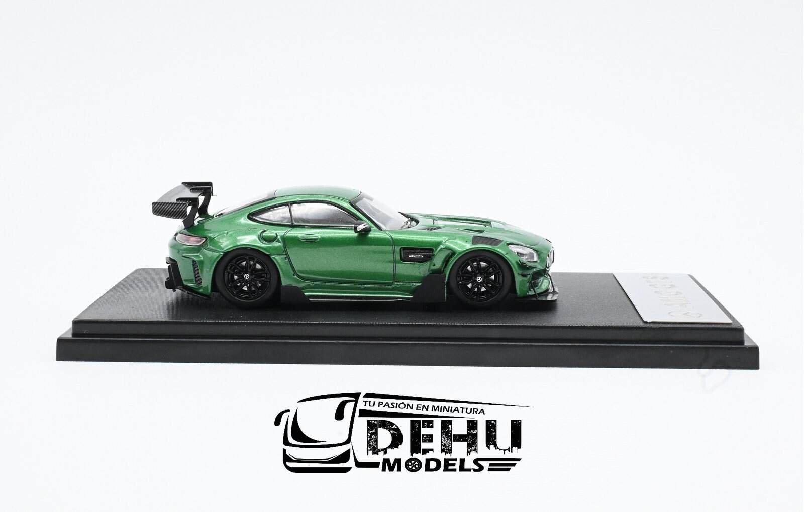Auto a Escala 1/64 Mercedes Benz AMG GTS Verde-Negro, AMGGTSVNRM Rhino Model - Imagen 4