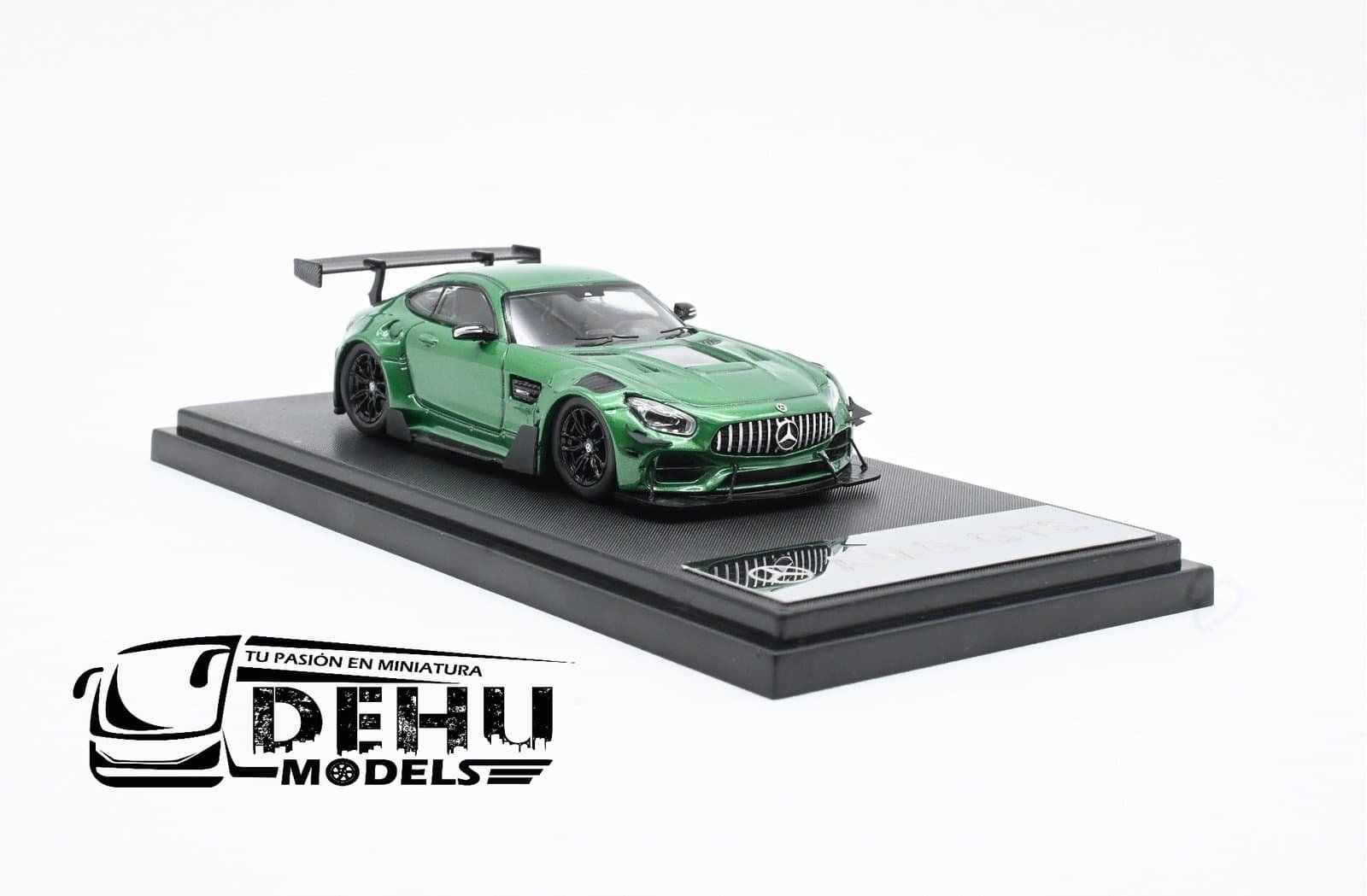 Auto a Escala 1/64 Mercedes Benz AMG GTS Verde-Negro, AMGGTSVNRM Rhino Model - Imagen 3