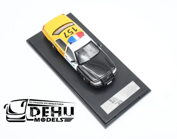 Auto a Escala 1/64 Ford Police Interceptor Santa Monica Police Department "Choose Your Ride" Negro - Blanco - Amarillo, FOPOINSMCHYRROLL Rollin - Imagen 2