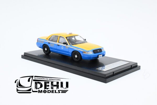 Auto a Escala 1/64 Ford Crown Victoria Checker Cab CO. Los Angeles Amarillo - Azul, FOCRVICHECALAROLL Rollin - Imagen 3