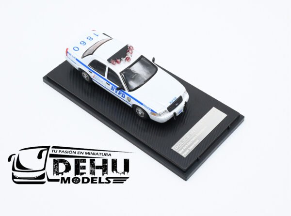 Auto a Escala 1/64 Ford Crown Victoria New York Police Department Patrol Supervisor Blanco - Azul, FOCRVINYPDPSROLL Rollin - Imagen 2