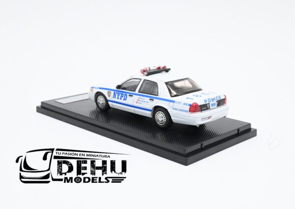 Auto a Escala 1/64 Ford Crown Victoria New York Police Department Patrol Supervisor Blanco - Azul, FOCRVINYPDPSROLL Rollin - Imagen 7