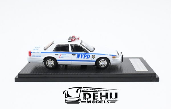 Auto a Escala 1/64 Ford Crown Victoria New York Police Department Patrol Supervisor Blanco - Azul, FOCRVINYPDPSROLL Rollin - Imagen 5
