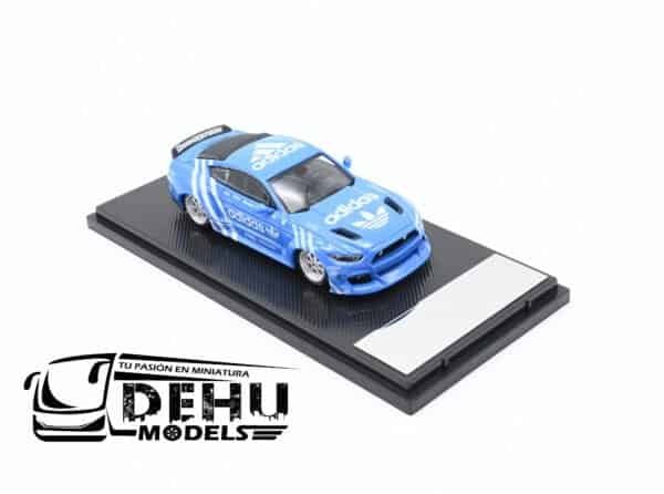 Auto a Escala 1/64 Mustang Clinched Widebody ADIDAS Celeste - Blanco, MUCLIWIADILB64 Liberty64 - Imagen 2