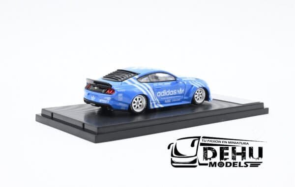Auto a Escala 1/64 Mustang Clinched Widebody ADIDAS Celeste - Blanco, MUCLIWIADILB64 Liberty64 - Imagen 5