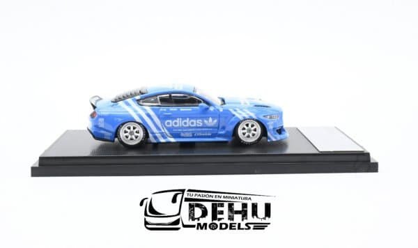 Auto a Escala 1/64 Mustang Clinched Widebody ADIDAS Celeste - Blanco, MUCLIWIADILB64 Liberty64 - Imagen 4
